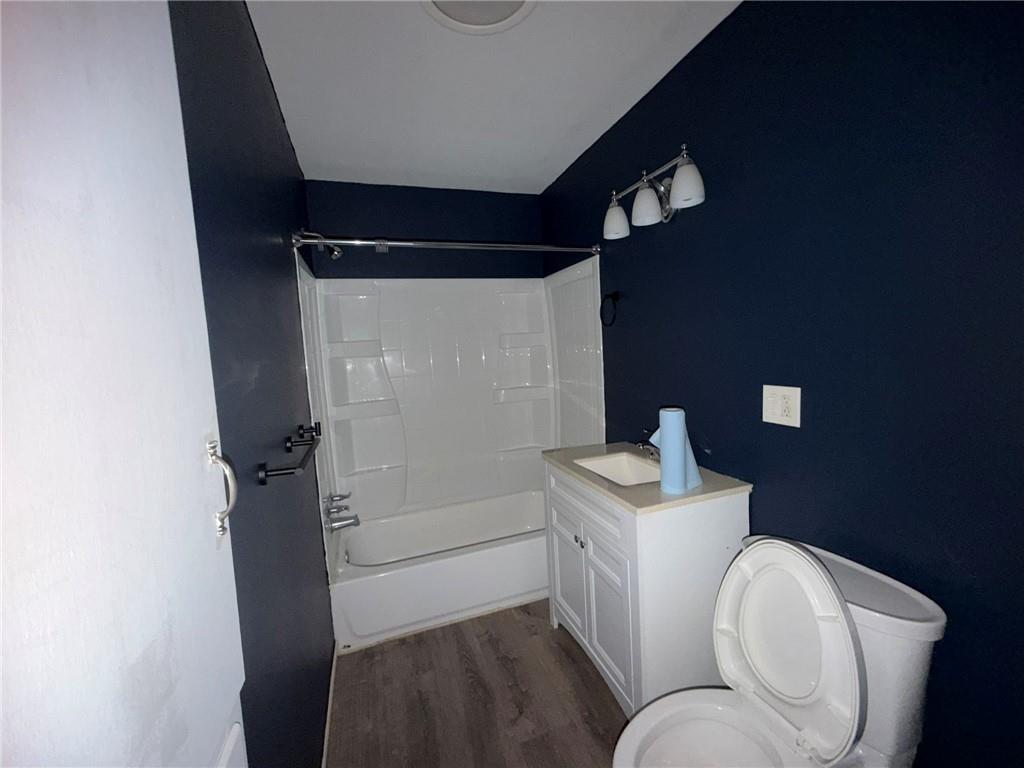 1003-1005 W College Street Property Photo 13