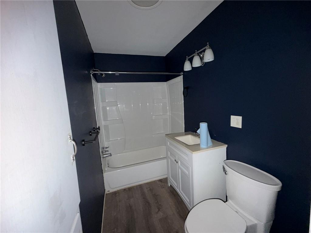 1003-1005 W College Street Property Photo 14