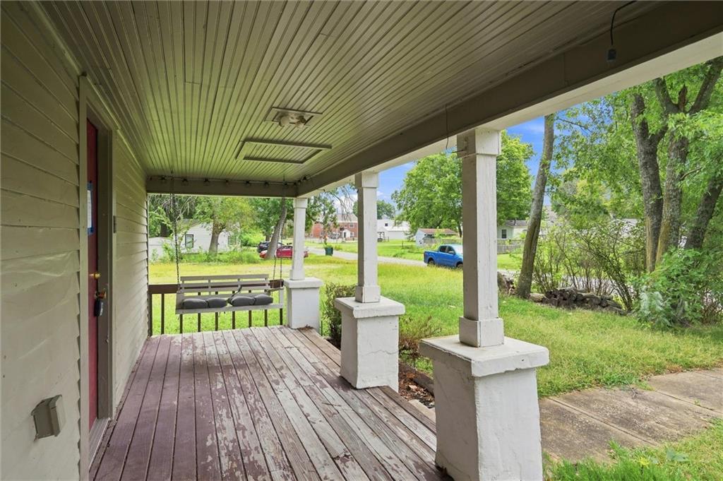 306 W Walnut Street Property Photo 4
