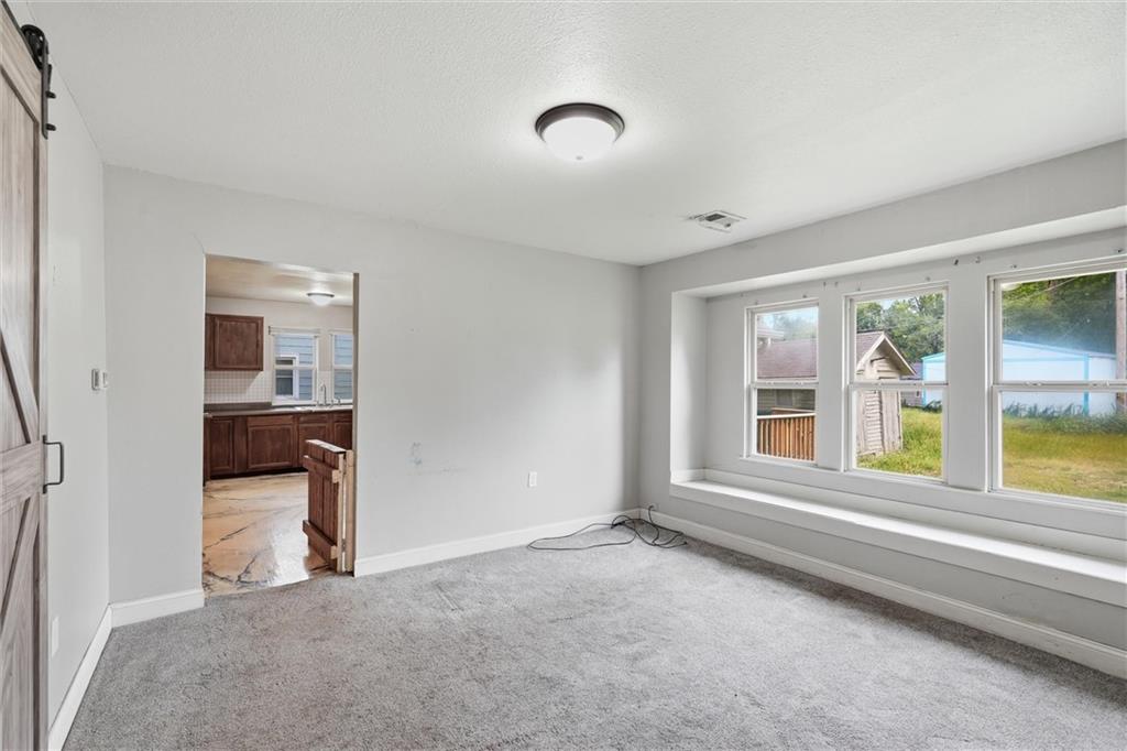 306 W Walnut Street Property Photo 5