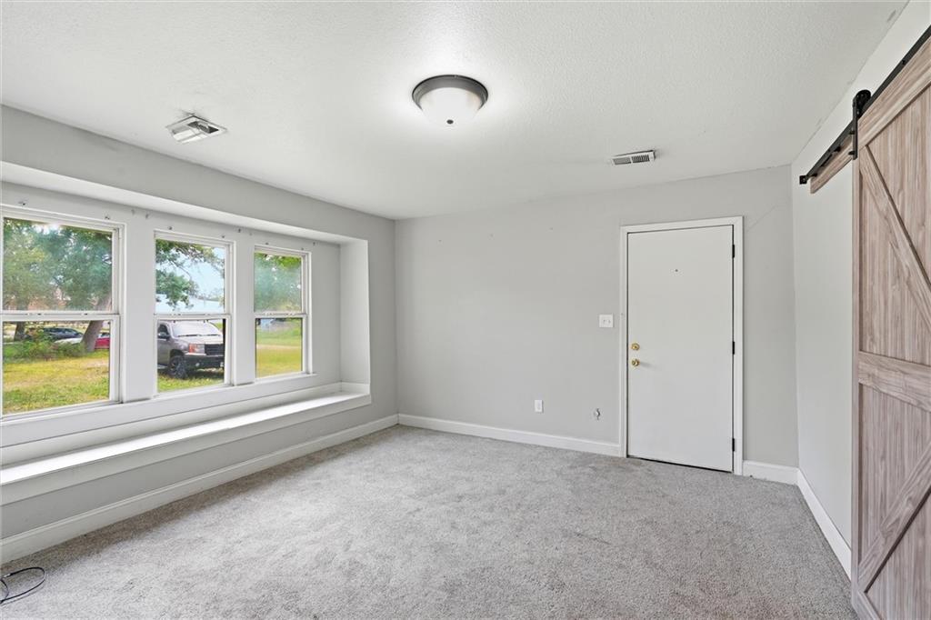 306 W Walnut Street Property Photo 6