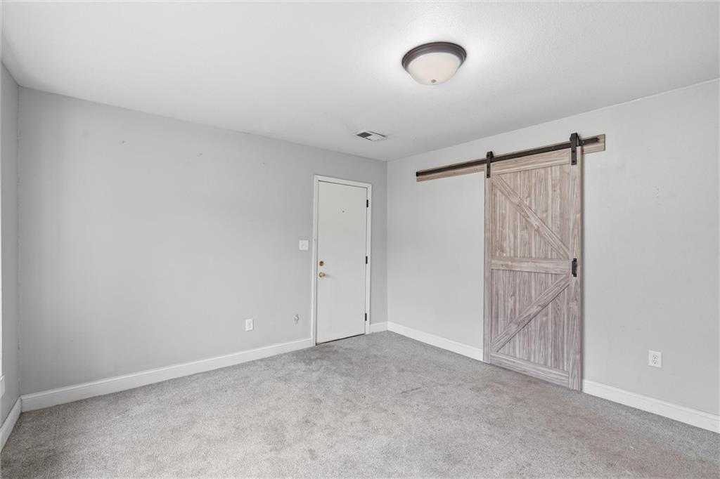 306 W Walnut Street Property Photo 7