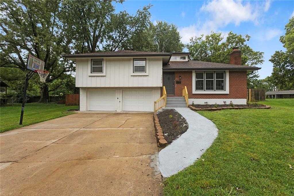 10805 E 65th Street Property Photo 1
