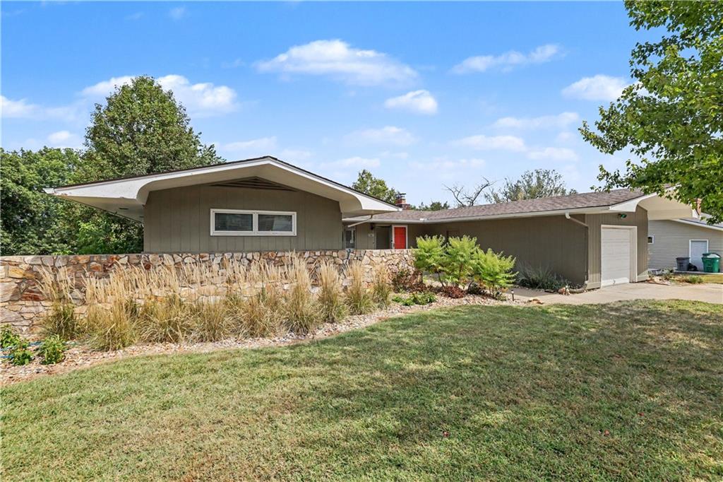 16 Overhill Drive Property Photo 4