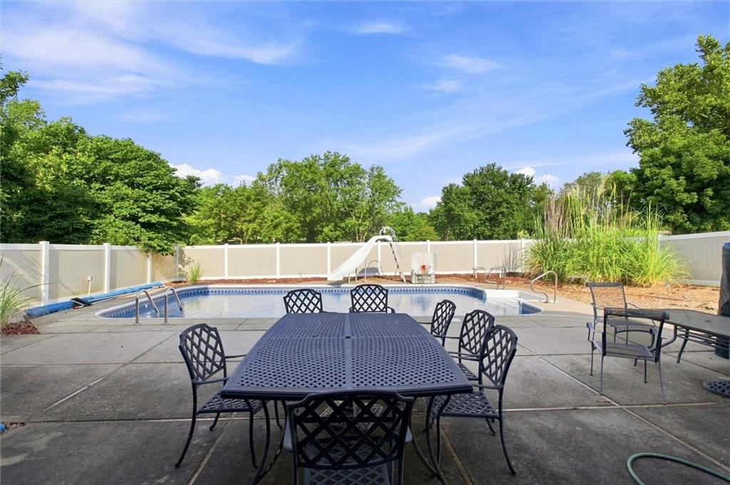6 Willowgreen Drive Property Photo 12