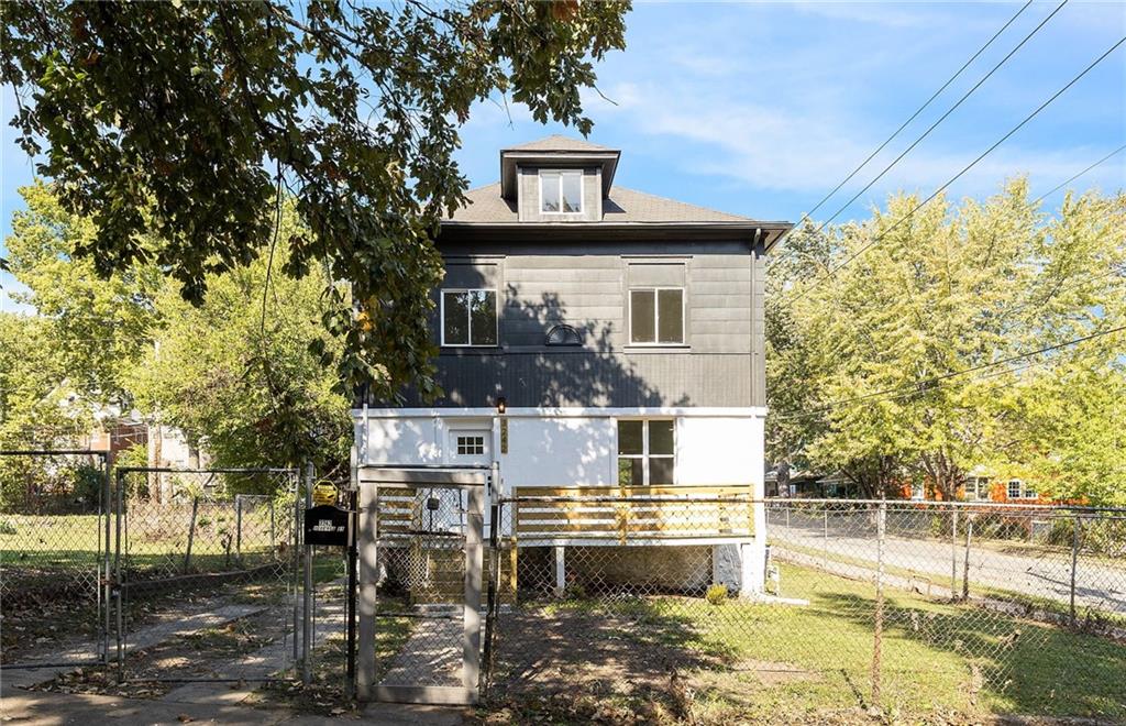 3242 Roberts Street Property Photo 1