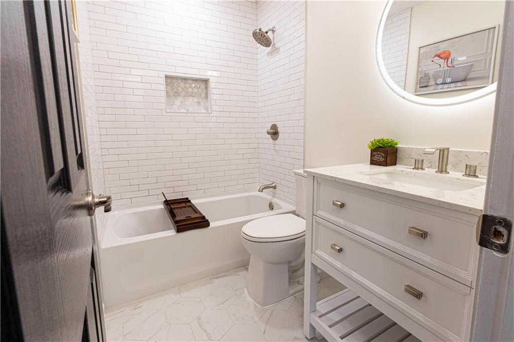 2 E 127th Terrace Property Photo 15