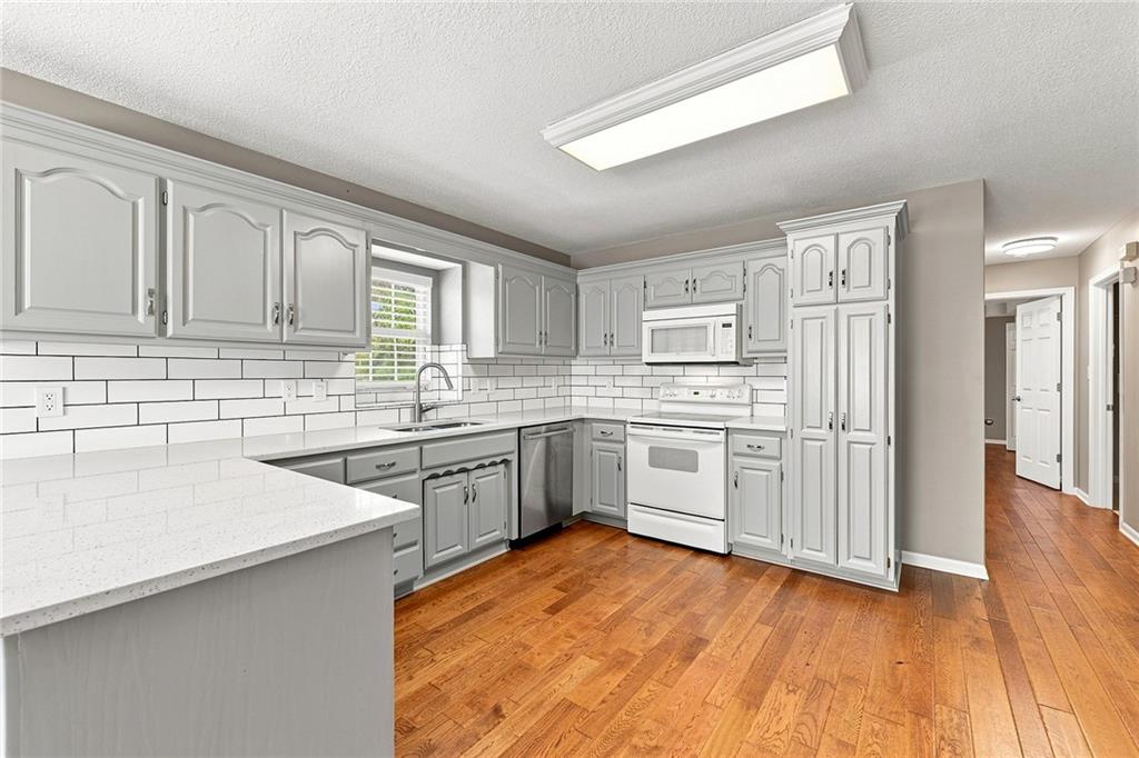 820 Se 11th Terrace Property Photo 4