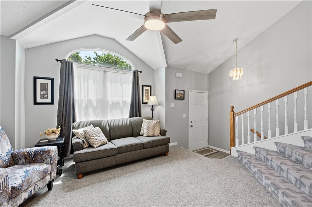 13710 Hunter Drive Property Photo 8