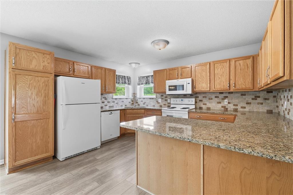 13710 Hunter Drive Property Photo 11