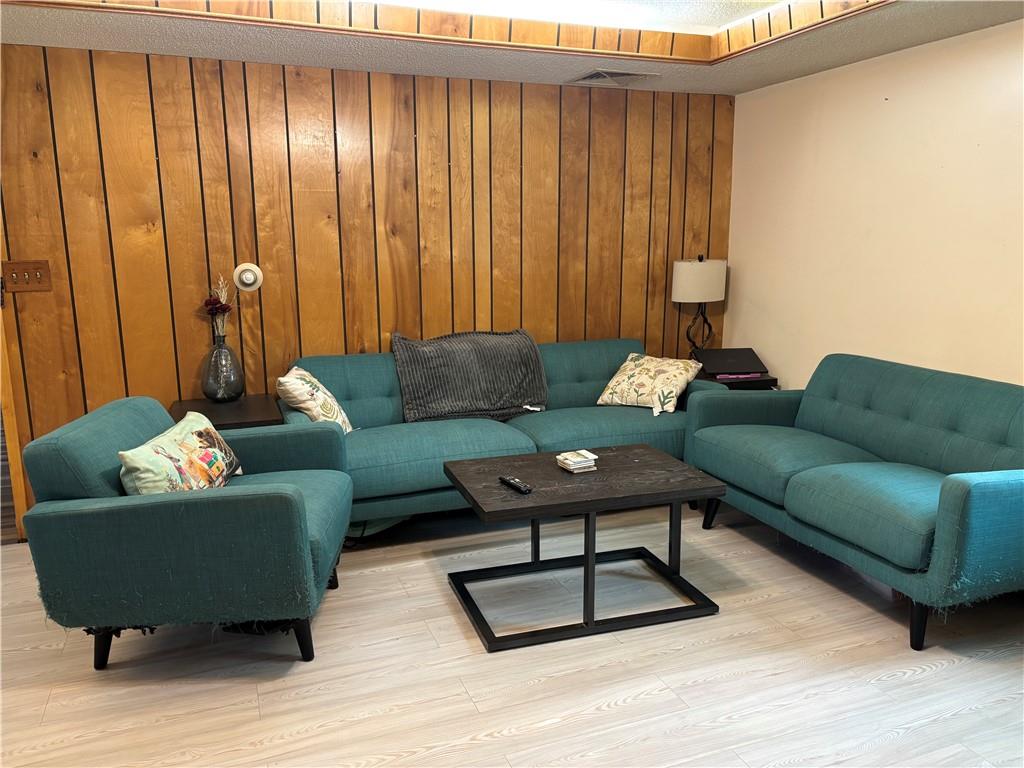 106 S Park Avenue Property Photo 4