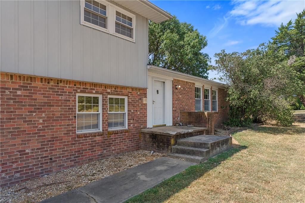 1901 Stark Street Property Photo 6