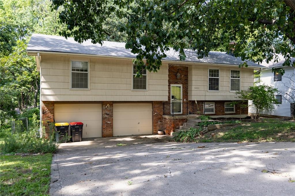 5822 NW Aspen Lane Property Photo 1