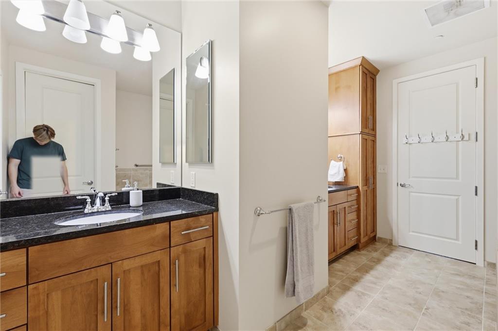 700 W 31st #304 Street Property Photo 40