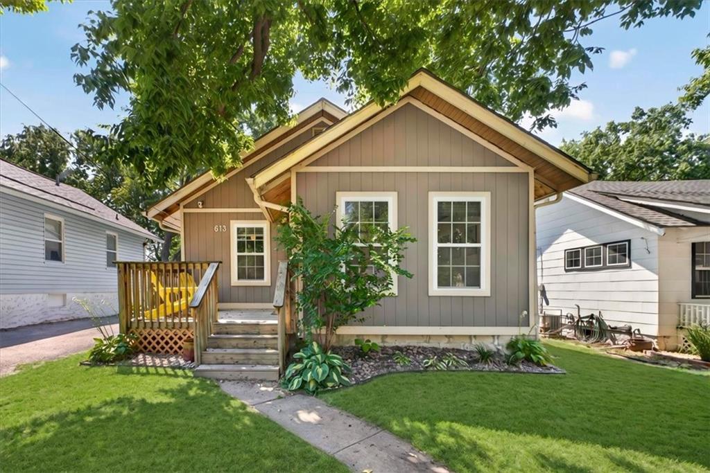 615 W 77th Street Property Photo