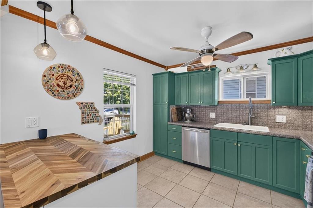 615 W 77th Street Property Photo