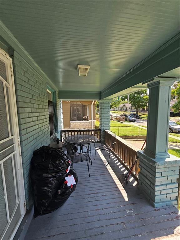 4027 Agnes Avenue Property Photo 5