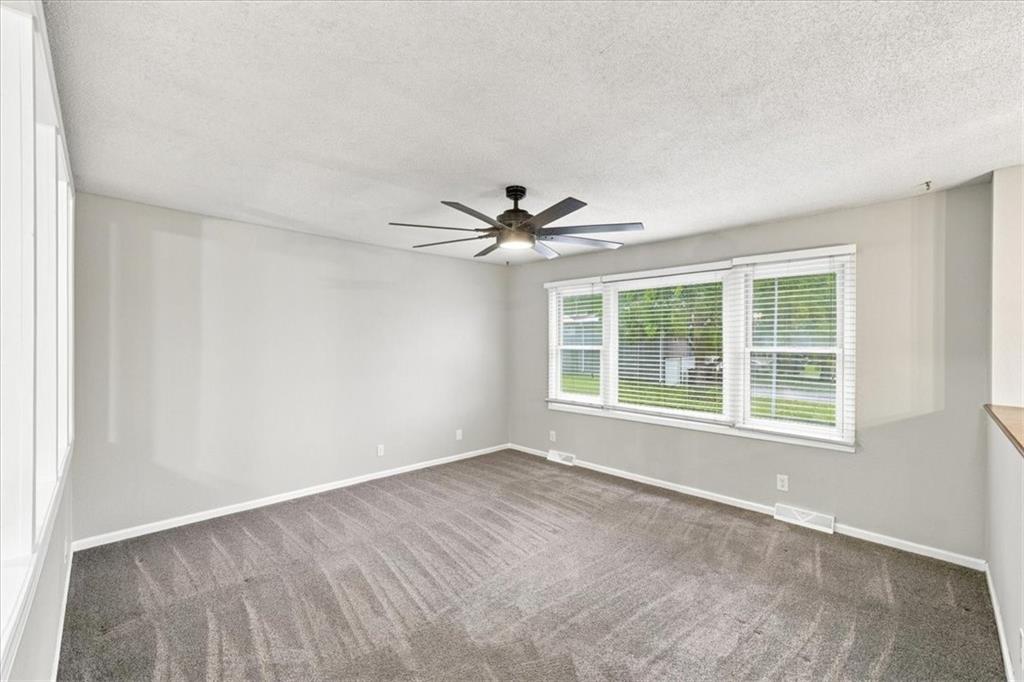 2100 E Taylor Drive Property Photo 6
