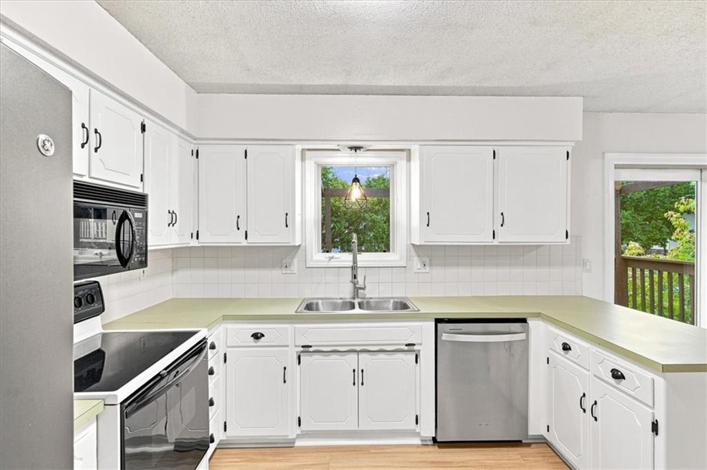 2100 E Taylor Drive Property Photo 11