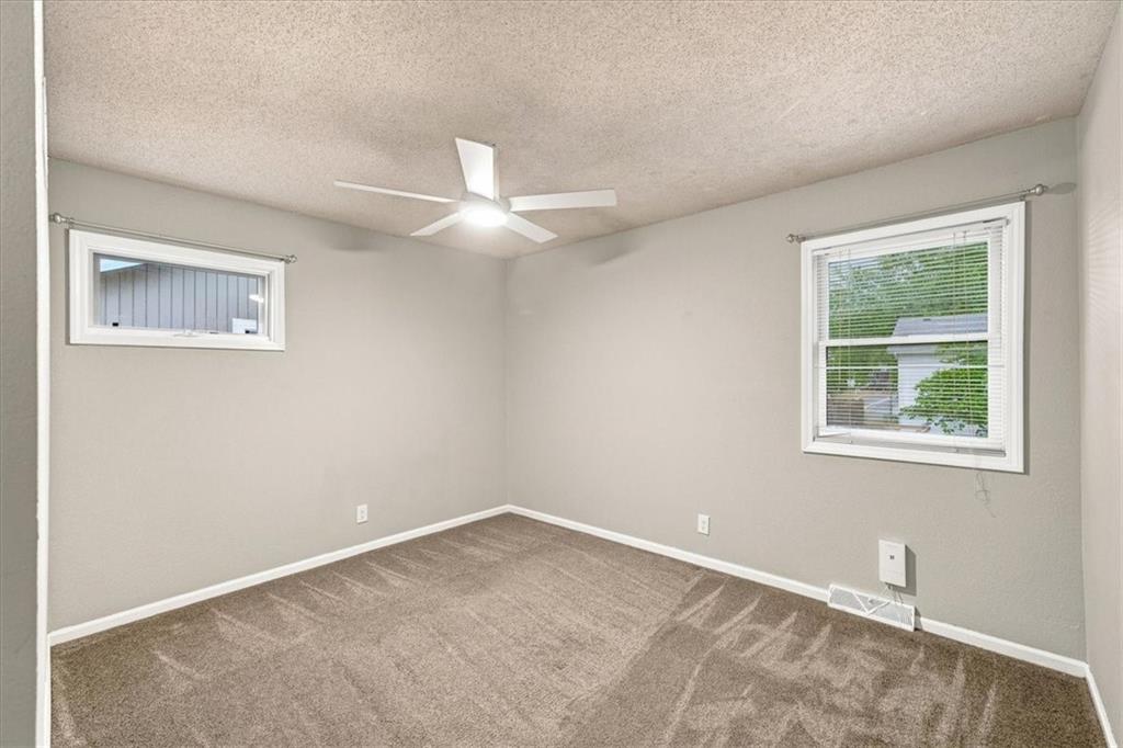 2100 E Taylor Drive Property Photo 23
