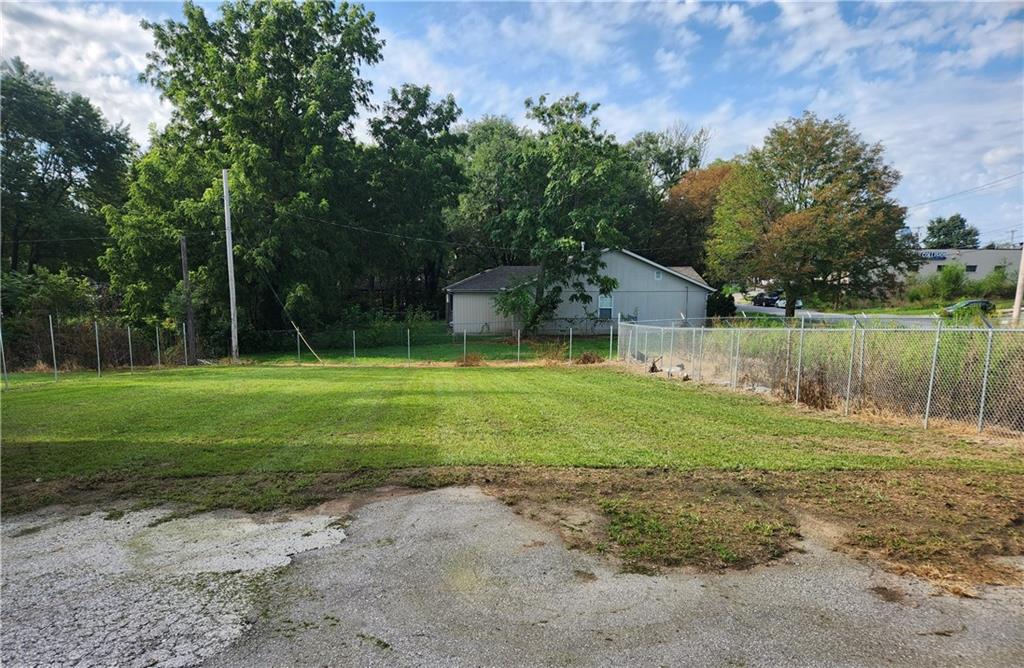 307 E 23rd Street Property Photo 10