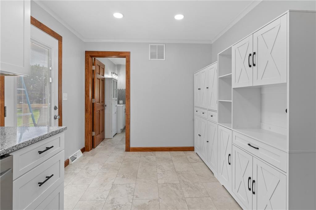 214 N Center Street Property Photo 13