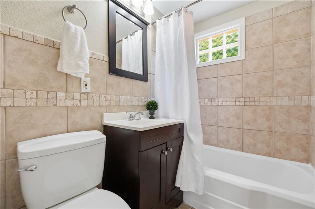 429 E 63rd Terrace Property Photo 14