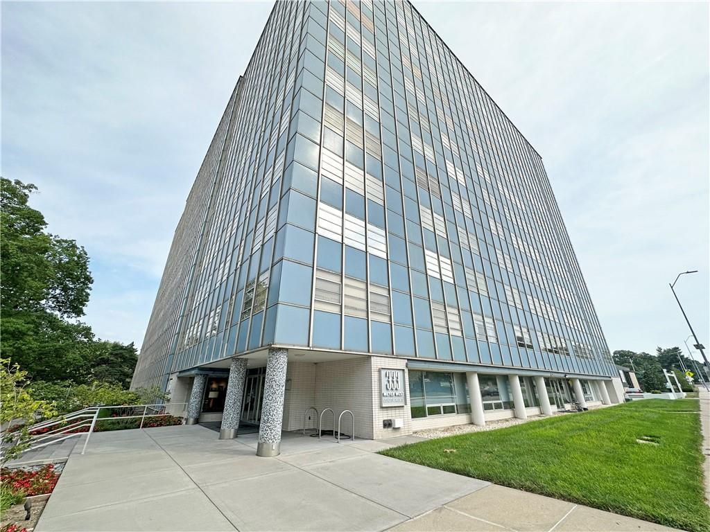 333 W Meyer Boulevard Property Photo 1