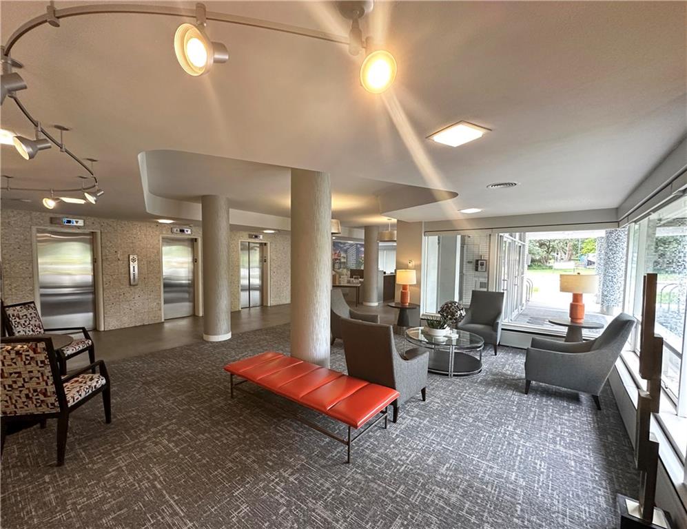 333 W Meyer Boulevard Property Photo 3