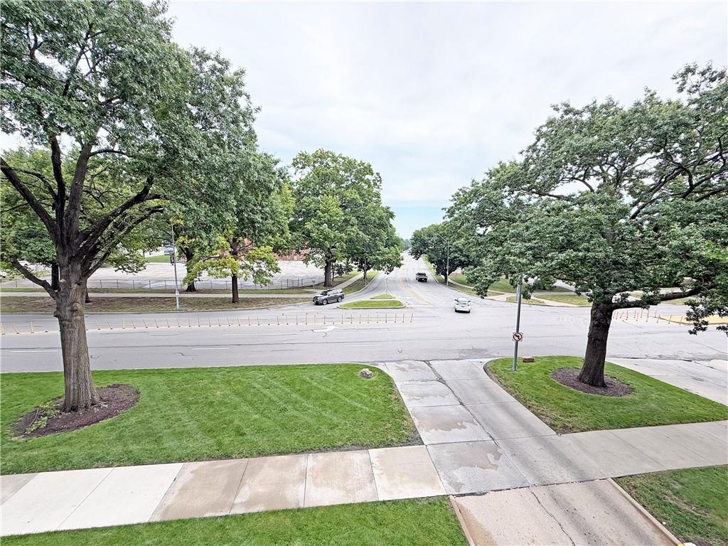 333 W Meyer Boulevard Property Photo 5