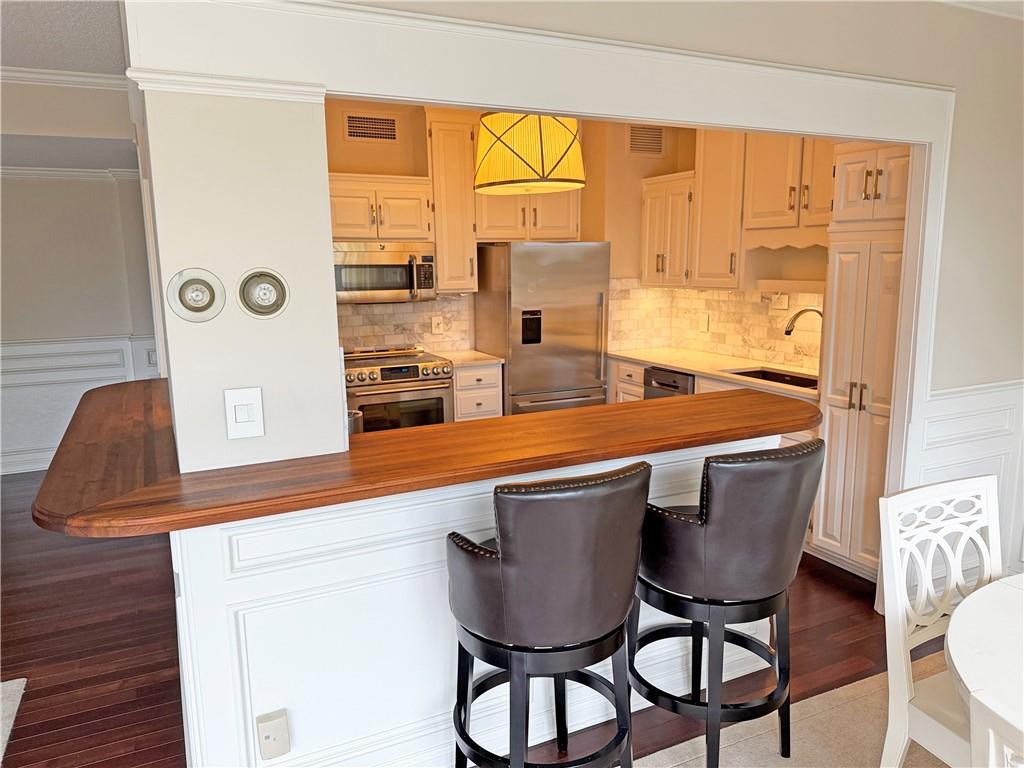 333 W Meyer Boulevard Property Photo 8