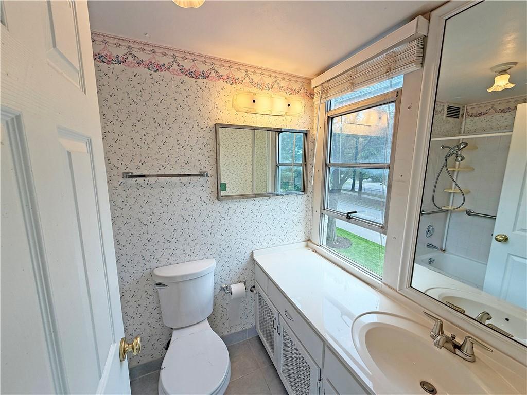 333 W Meyer Boulevard Property Photo 16
