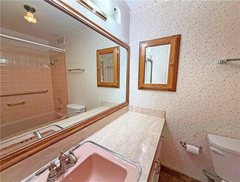 333 W Meyer Boulevard Property Photo 20