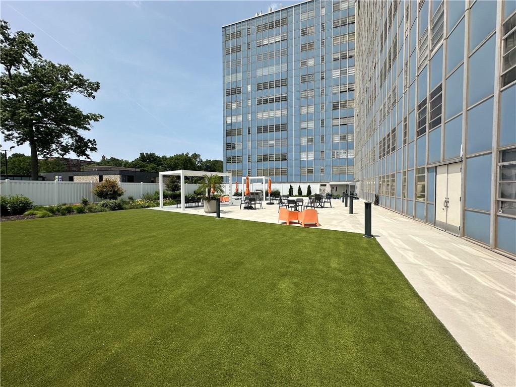 333 W Meyer Boulevard Property Photo 29