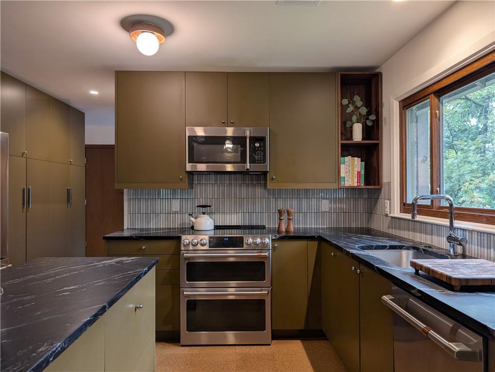 10050 Roe Avenue Property Photo 7