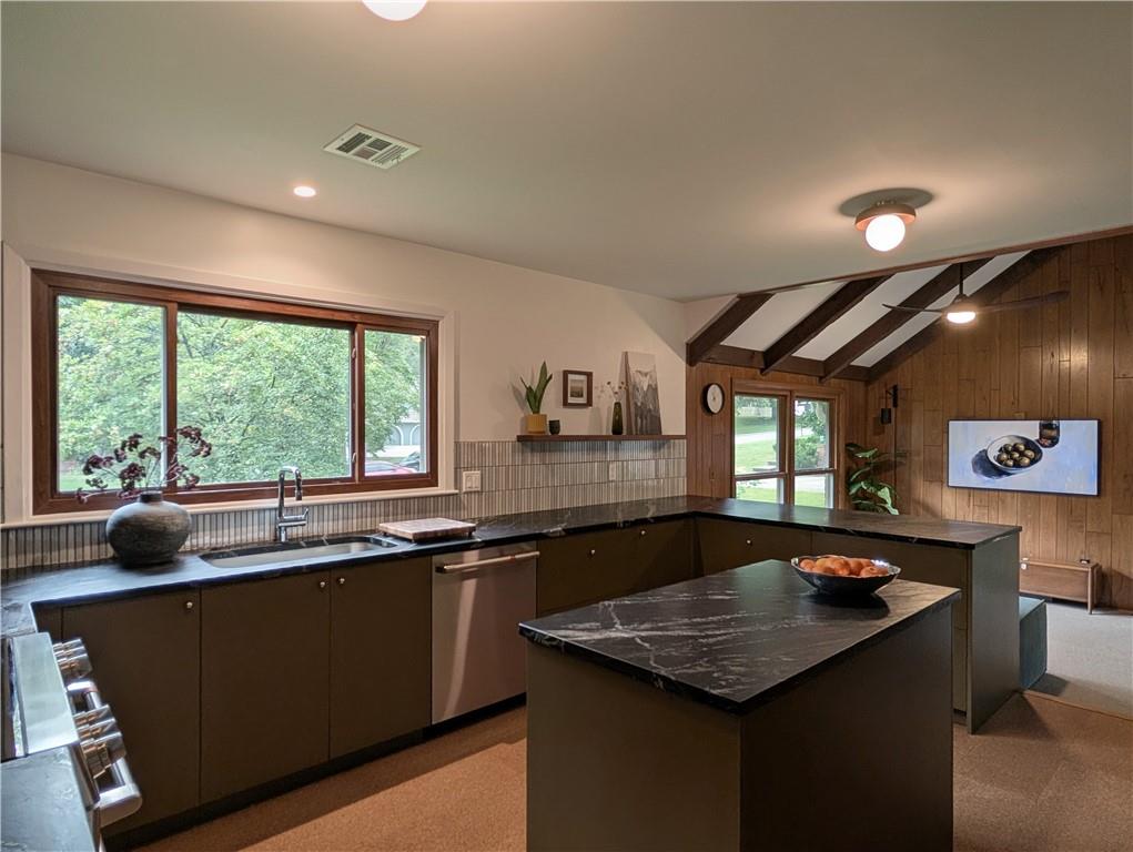 10050 Roe Avenue Property Photo 8