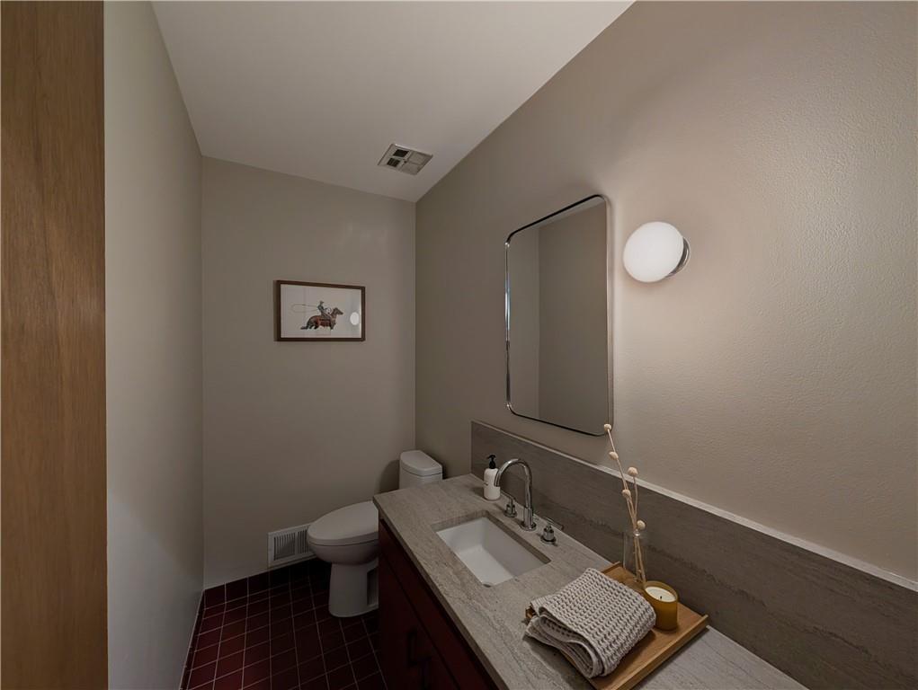 10050 Roe Avenue Property Photo 27