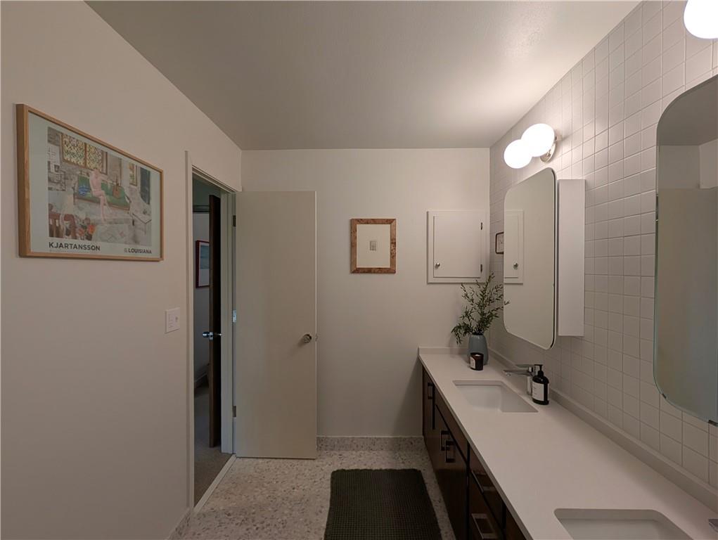 10050 Roe Avenue Property Photo 33