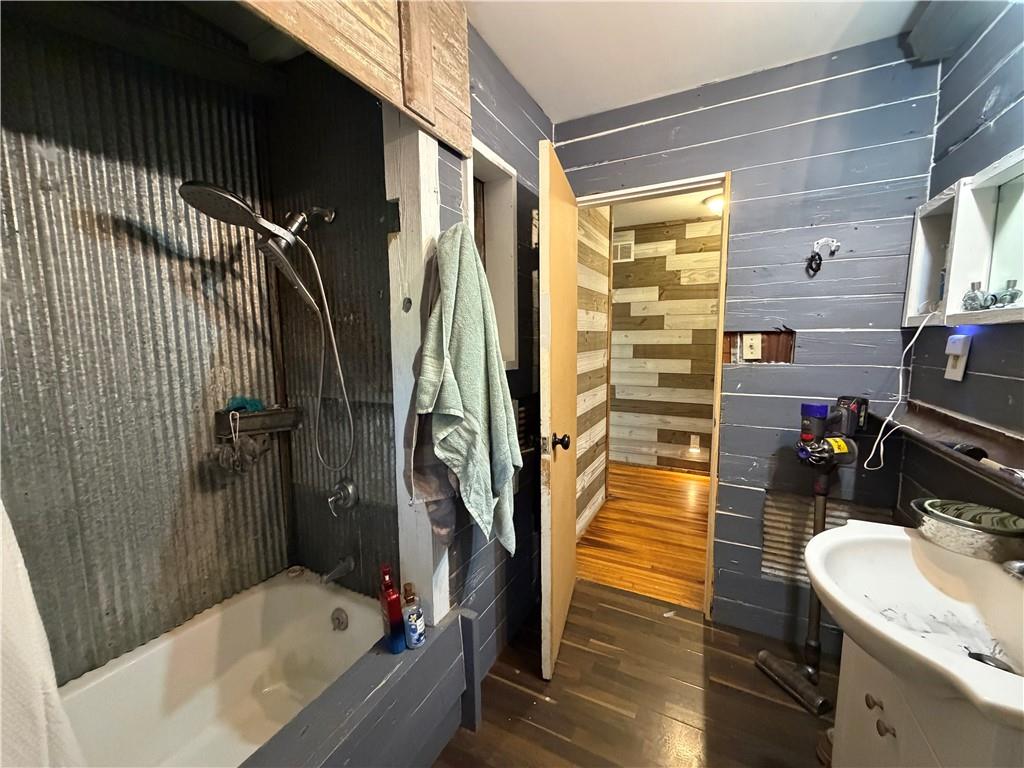 1201 Cedar Street Property Photo 9