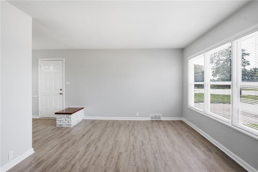 7104 Longview Road Property Photo 7