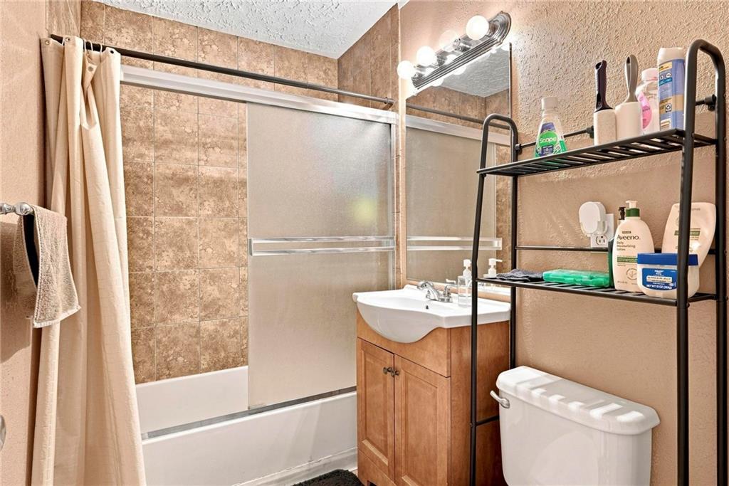 1711 N Hocker Street Property Photo 13