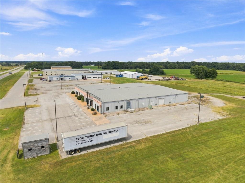 274 N Industrial Drive Property Photo 3