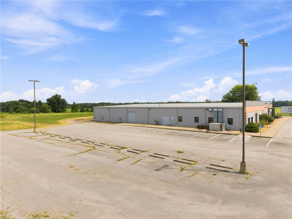 274 N Industrial Drive Property Photo 4
