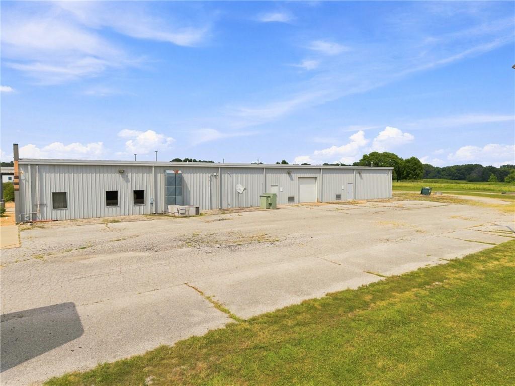 274 N Industrial Drive Property Photo 6
