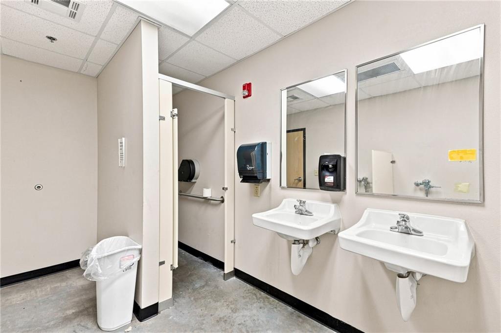 274 N Industrial Drive Property Photo 23