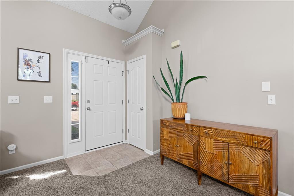 8715 N Robinhood Avenue Property Photo 4