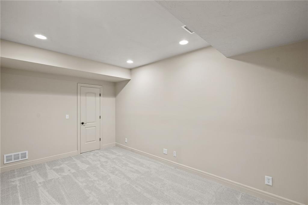 20215 W 89th Terrace Property Photo 46