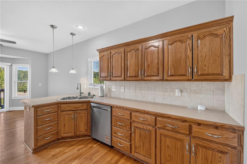7562 N Eastern Avenue Property Photo 16