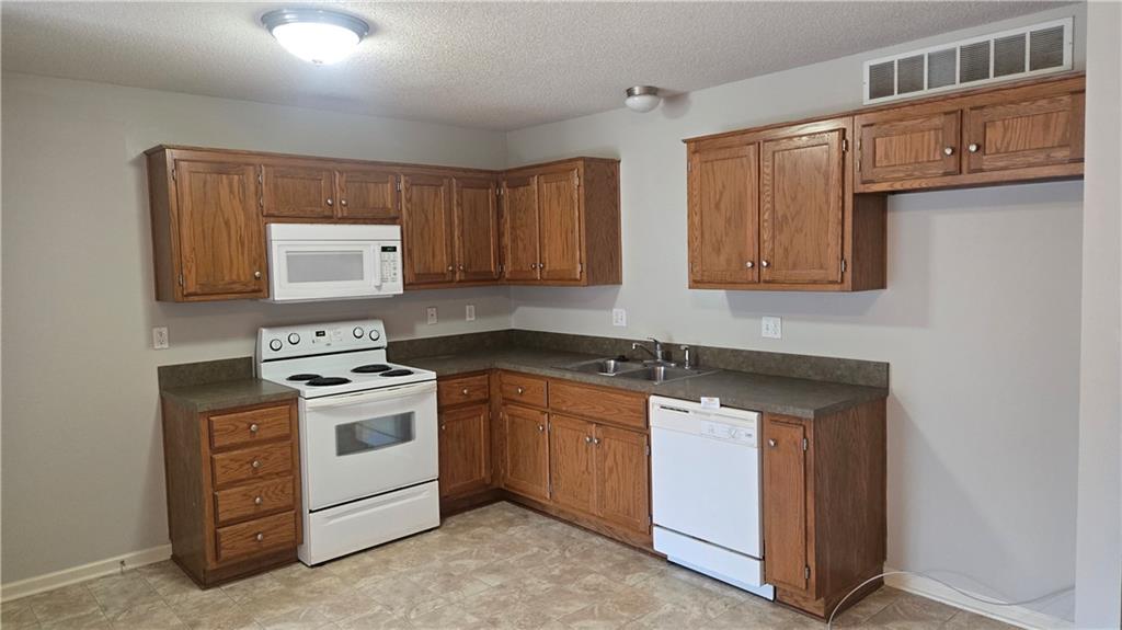 425 Hawthorne Boulevard Property Photo 4