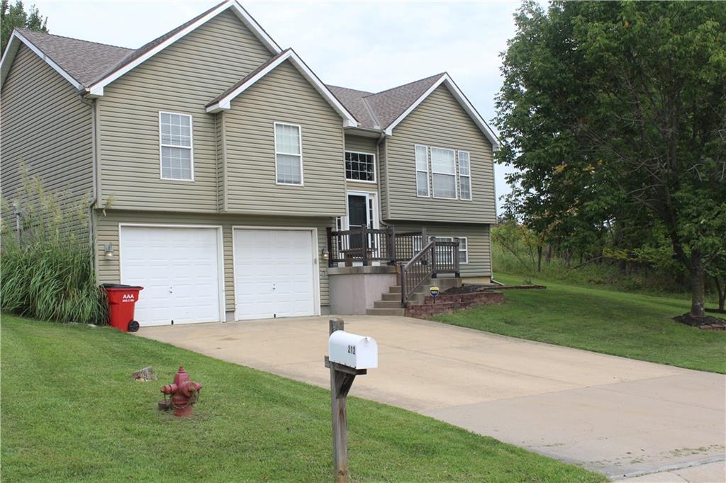 212 Whispering Hills Boulevard Property Photo 2